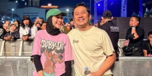 Ingat Dera Jebolan Indonesian Idol? Dulu Tomboy & Dituding Lesbian, Kini Disebut Makin Ganteng, Cek 8 Potretnya