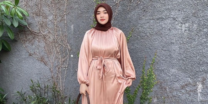 Tutorial Clean Look Hijab Berbahan Polycotton, Simpel dan Benar-Benar Rapi