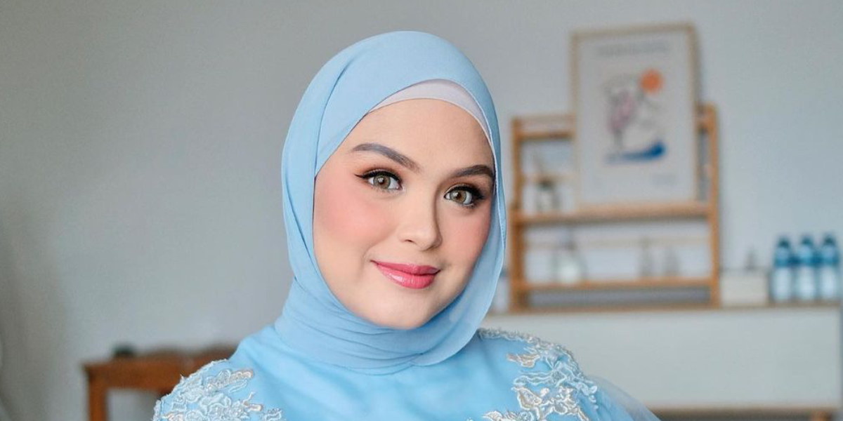 Couple dengan Anak, Vebby Palwina Feminin dengan Nuansa Pink