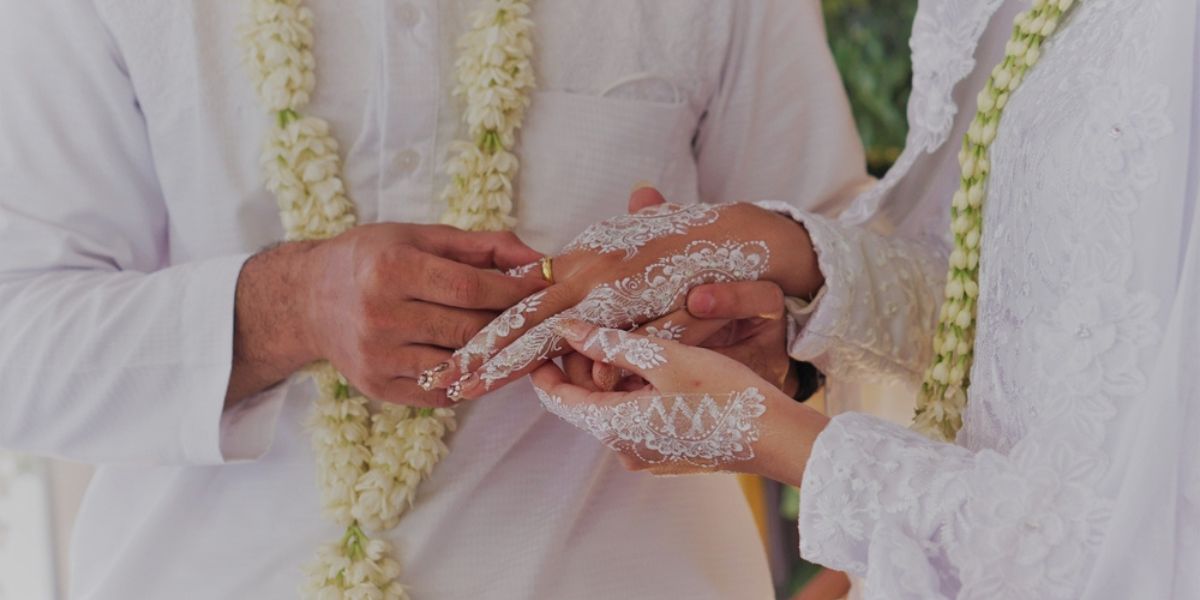 Pernikahan Nyaris Batal, Pengantin Wanita Pergoki Calon Suaminya Masih 'Menyusu' ke Ibu