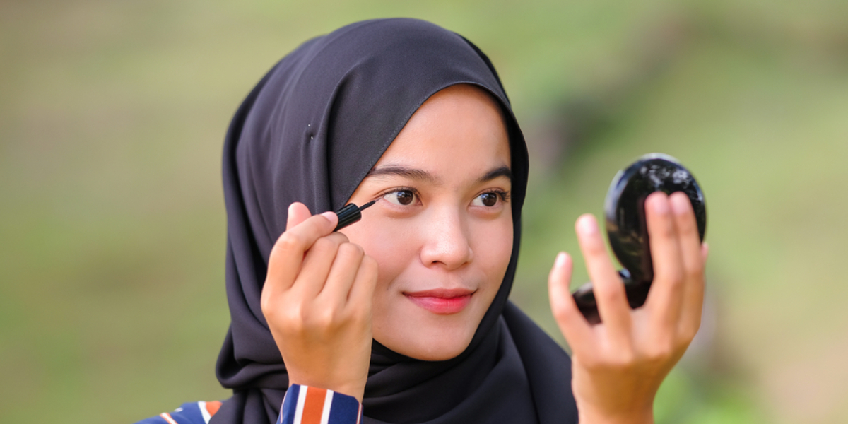 Makeup Artist Ungkap Trik Biar Mata Tak Berair Saat Pakai Eyeliner