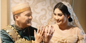 5 Potret Pernikahan Mewah Adik Ipar Arie Kriting yang Disanjung Ibunda Menaikkan Derajat Keluarga