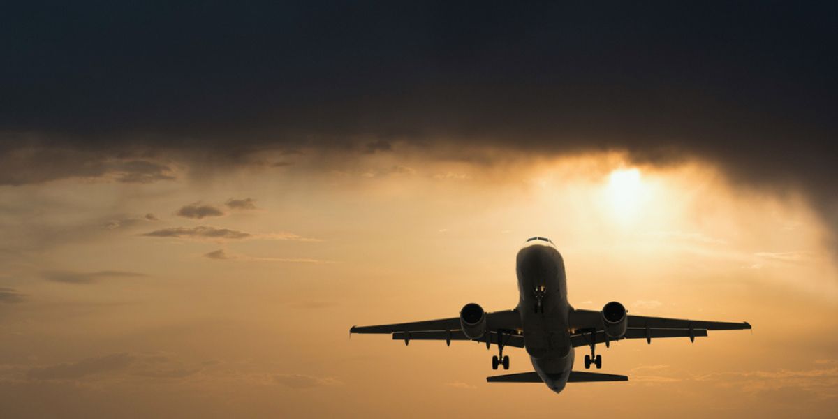 Cerita Pramugari Cantik Terbang dengan Pesawat Hantu, Diganggu Sosok Penumpang yang Meninggal di Pesawat