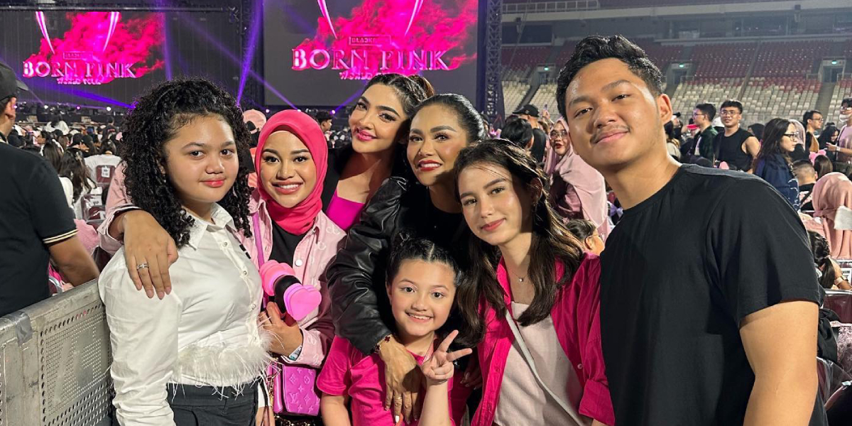 Kece Abis! 5 Potret Selebritis Bareng Anak Nonton Konser Blackpink di GBK