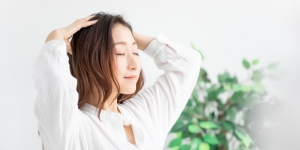 Cara Pijat Kulit Kepala Saat Keramas Biar Rambut Tumbuh Sehat