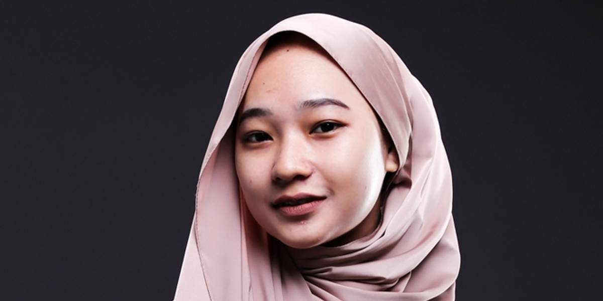 3 Ide Model Hijab Pashmina Ceruti untuk Kerja, Sweet Look dan Anti Ribet!