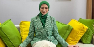 Sambut Ramadan, Donita Bersih-Bersih Masjid Bikin Nyaman Beribadah