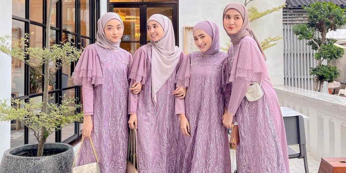 Inspirasi Long Dress Model Baju Bridesmaid Hijab, Tampil Cantik Dampingi Pernikahan Teman