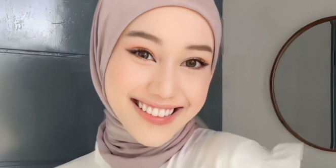 Pakai Hijab Square Rapi Maksimal Hanya dengan Satu Jarum