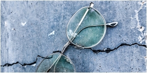 5 Arti Mimpi Kacamata Patah, Apakah Ada Hal Buruk yang akan Terjadi?