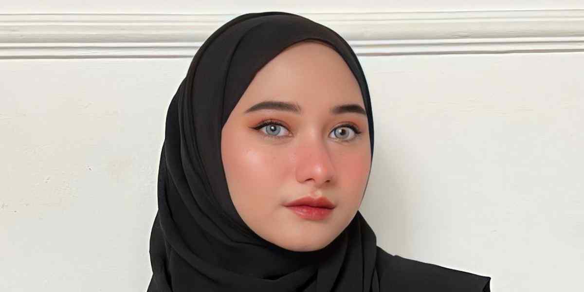 7 Model Hijab Syari untuk Pesta Ala Nadzira Shafa yang Sederhana dan Elegan