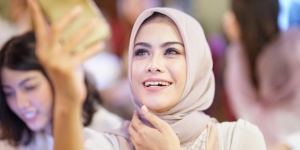 Cantik Banget! 5 Potret Serena Pegawai Kang Mus di Preman Pensiun Pakai Hijab