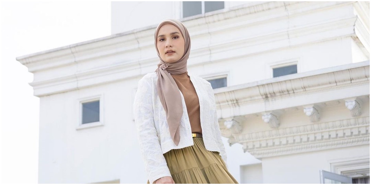 7 Model Baju Dress Panjang Elegan Hijab Ala Selebgram Dwi Handayani yang Modis Abis