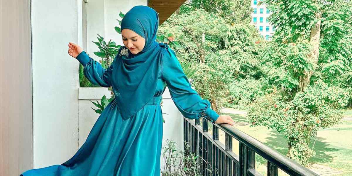 Model Hijab Segi Empat Menutup Dada ala Irish Bella, Tampil Simpel Tapi Modis