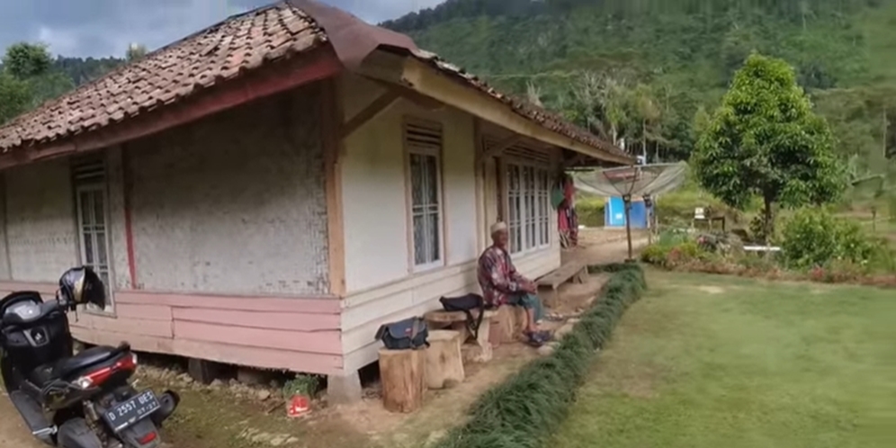 Rumah Usang ini Ditawar Rp2,5 Miliar Tapi Ditolak, Sebab Pemandangan Bak Surga, Buka Pintu Ada Air Terjun, Ini Potretnya