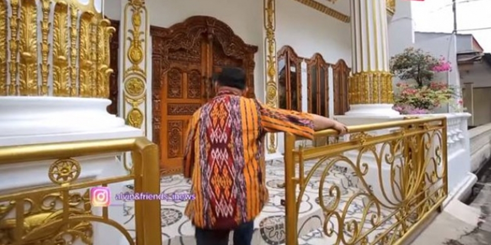Berlapis Emas, 12 Potret Rumah Mamah Dedeh yang Super Mewah Bak Istana, Sultan Tak Pernah Pamer!