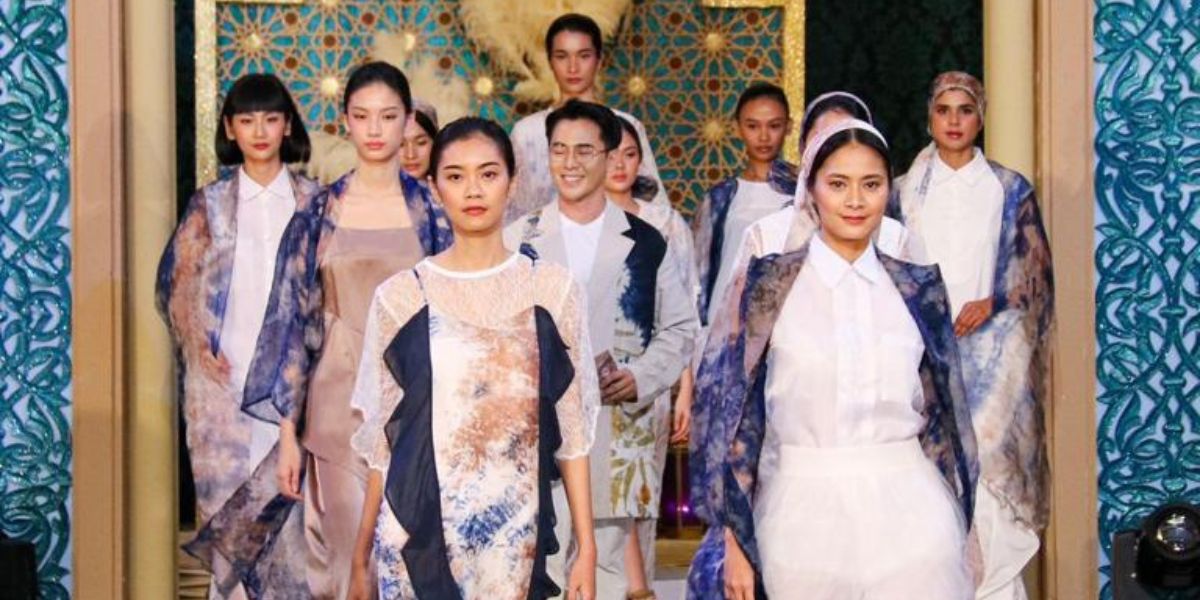 Hangatnya Ramadan di Raya Fashion Parade lewat Koleksi 'Modest Wear' Lebaran