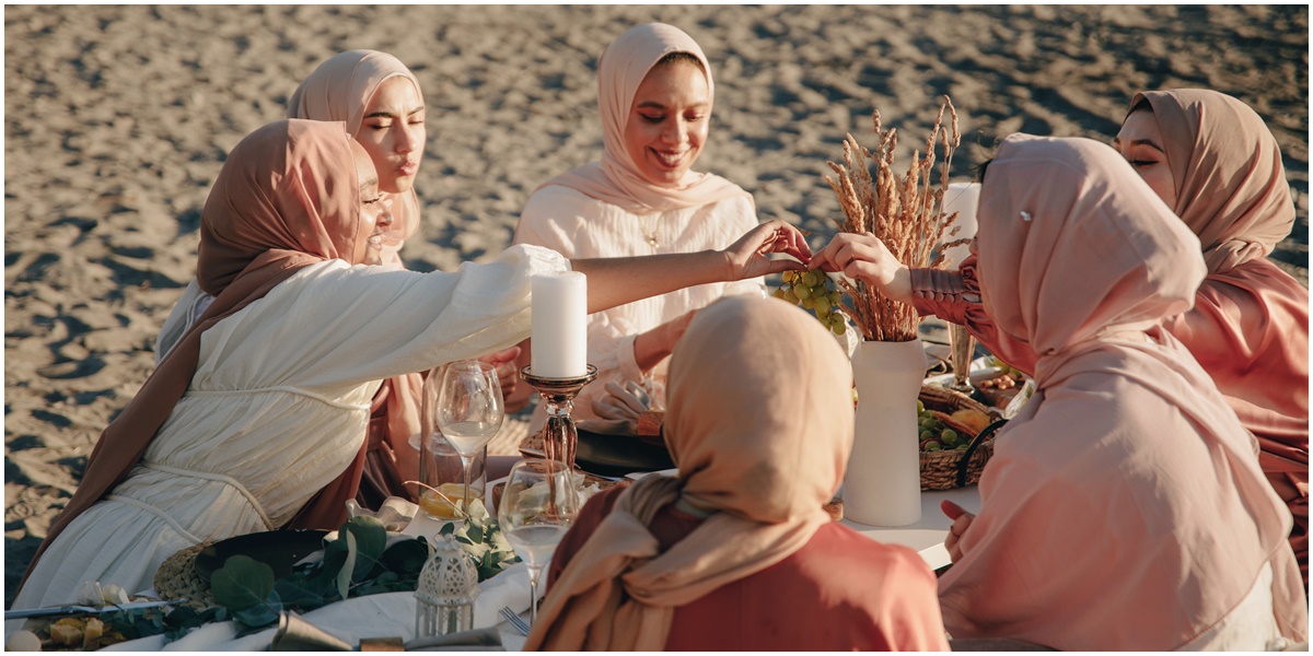 Doa Makan Bersama dalam Islam dan Adab-Adabnya saat Makan dengan Orang Lain, Wajib Diperhatikan!