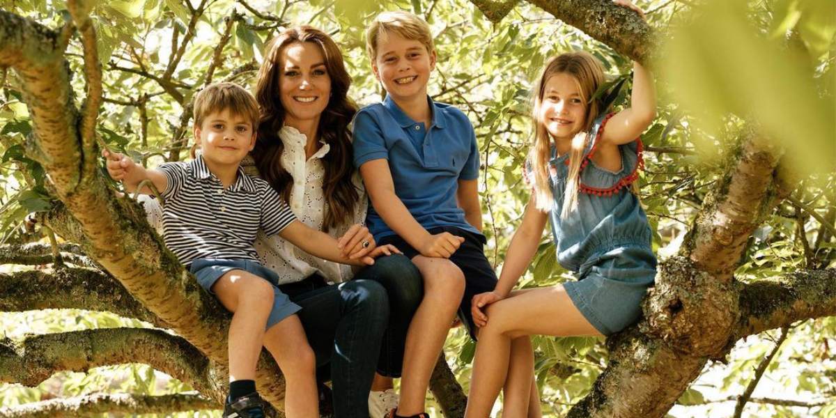 Momen Bayi Mainkan Tas Mahal Kate Middleton, Sang Putri Tertawa Lepas