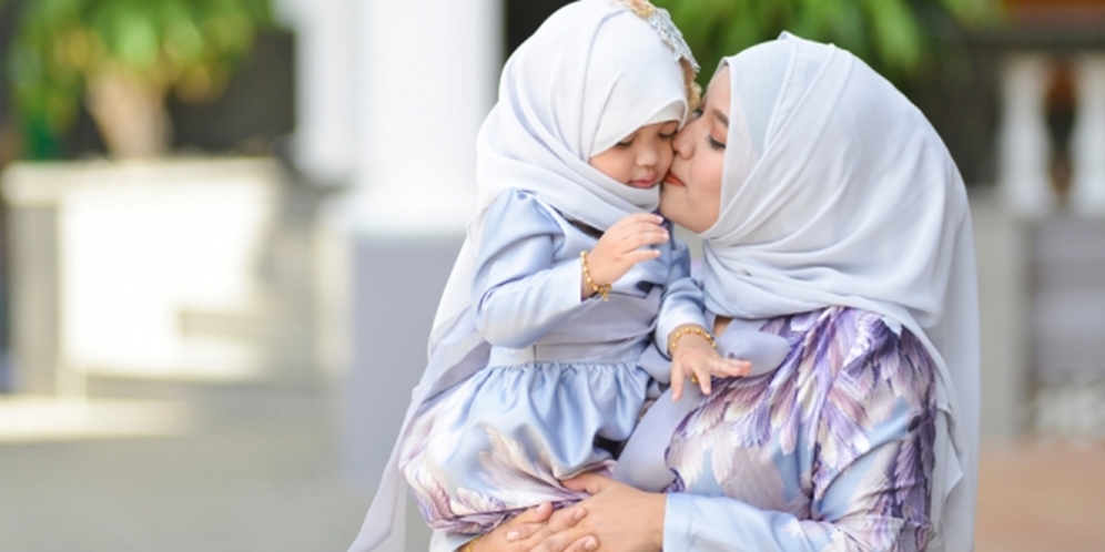 Rekomendasi 45 Nama Bayi Perempuan Menurut Islam dan Al-Quran