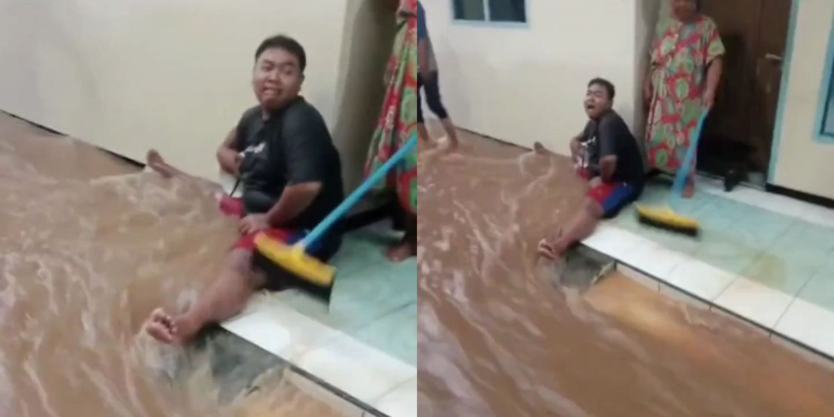 Aksi Kocak Pemuda Rela Jadi Tanggul Hidup untuk Halau Banjir Agar Tak Masuk Rumah