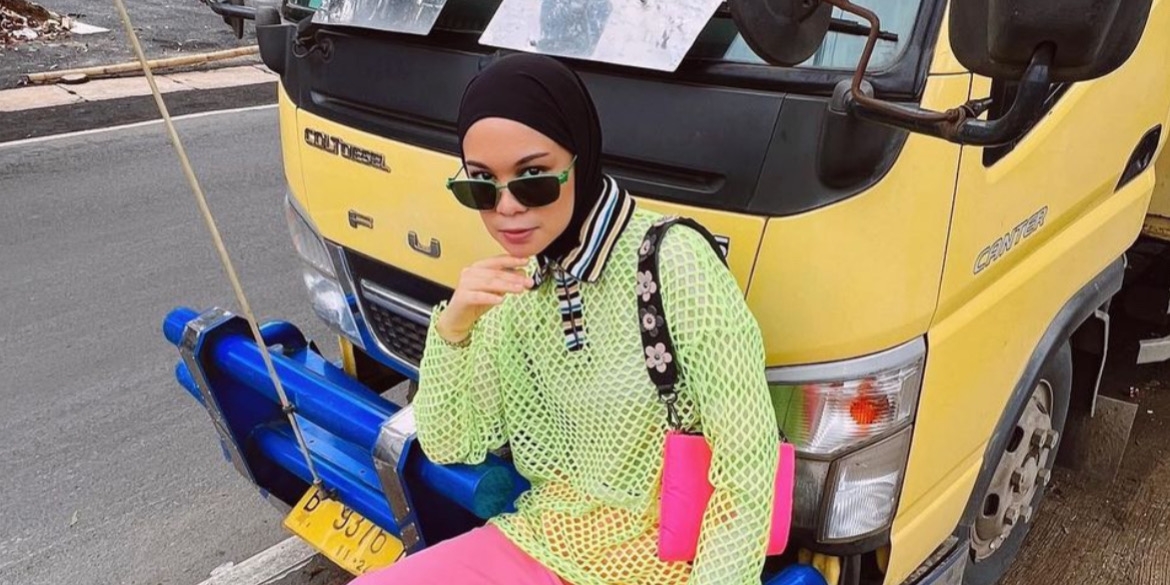 Outfit Memikat Tantri Namirah dengan Permainan Gradasi Hijau
