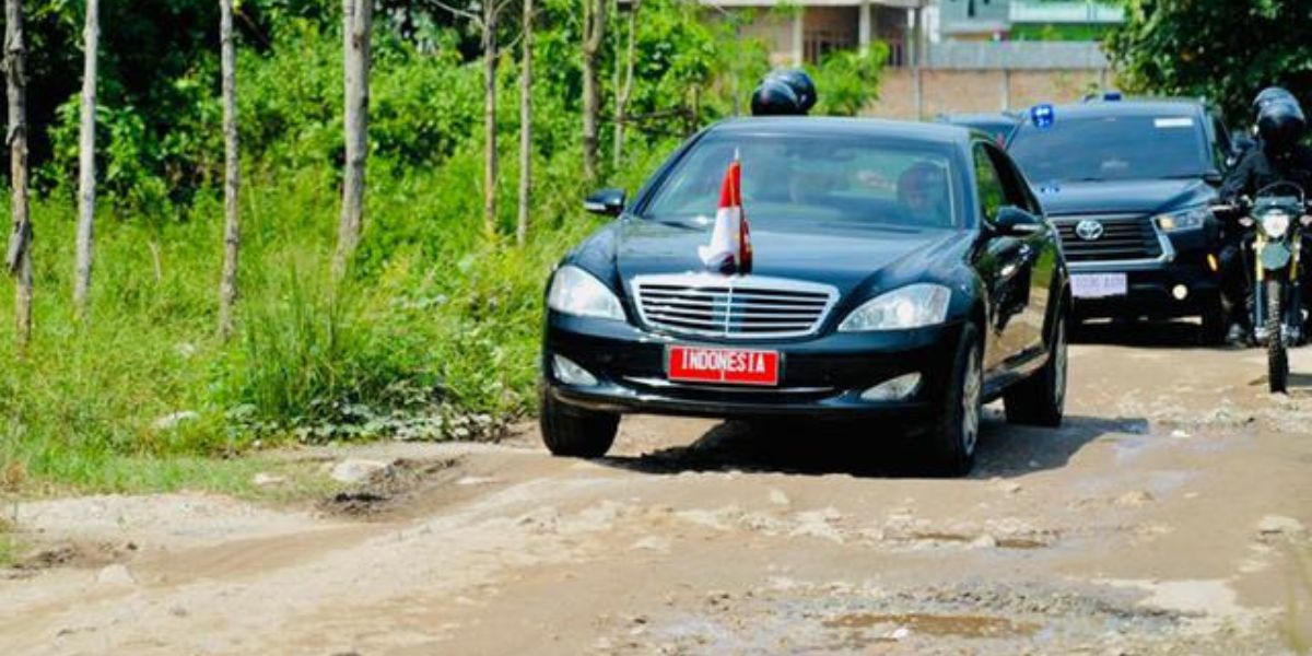 Spesifikasi Super Canggih Mobil Mercedes-Benz S600 Guard yang `Disiksa` Sampai Zigzag di Jalanan Rusak Lampung
