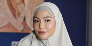 Usai Umroh, Tengok Riasan Flawless Dara Arafah yang Adem Banget
