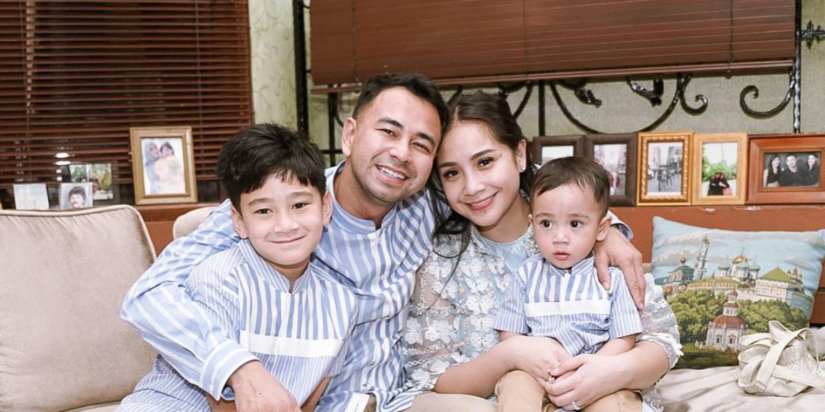 Cuma Orang Ini yang Buat Raffi Ahmad dan Nagita Slavina Jongkok Waktu Foto