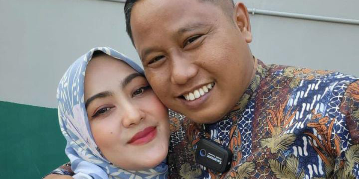 Potret 15 Tahun Pernikahan Narji dan Istri, Cinta Komedian Mendarat di Hati Pramugari