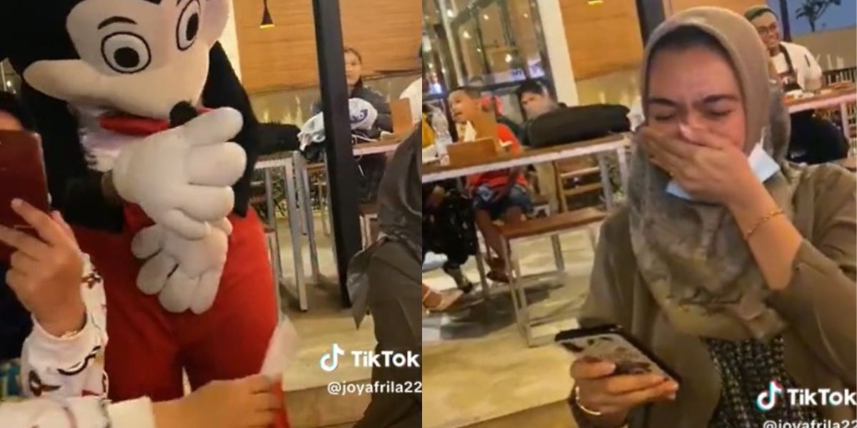 Momen Haru Cewek Dilamar Kekasihnya Pakai Kostum Mickey Mouse, sampai Mewek Melihat Usahanya