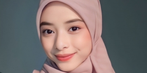 Look Hijab Menutup Dada dengan dengan Aksen Menjuntai