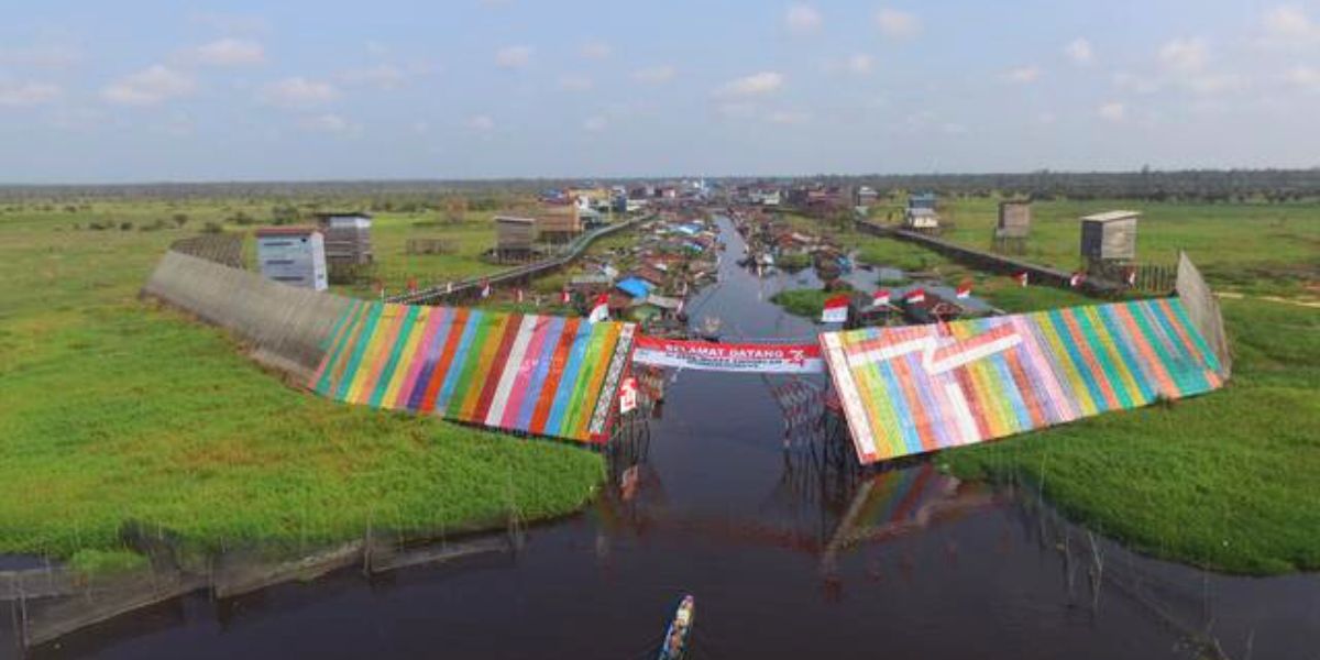 Potret Desa Muara Enggelam, Kampung di Atas Air yang Begitu Eksotis