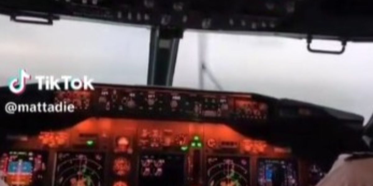 Pemandangan Mendebarkan dari Ruang Kokpit Pilot Saat Mendarat dalam Kondisi Cuaca Buruk, Lebih Mencekam dari yang Dirasakan Penumpang