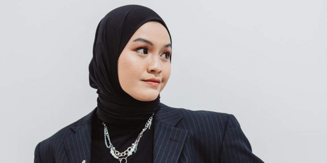 Style Hijab Memikat Salma Salsabil, Juara Indonesian Idol 2023 