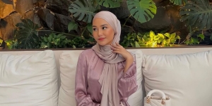 Dara Arafah Bagikan Style Pashmina Elegan Andalannya, Coba Yuk!