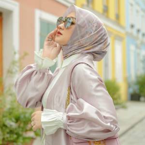 Mudah Ditiru, Tutorial Hijab Clean Look dari Dian Pelangi