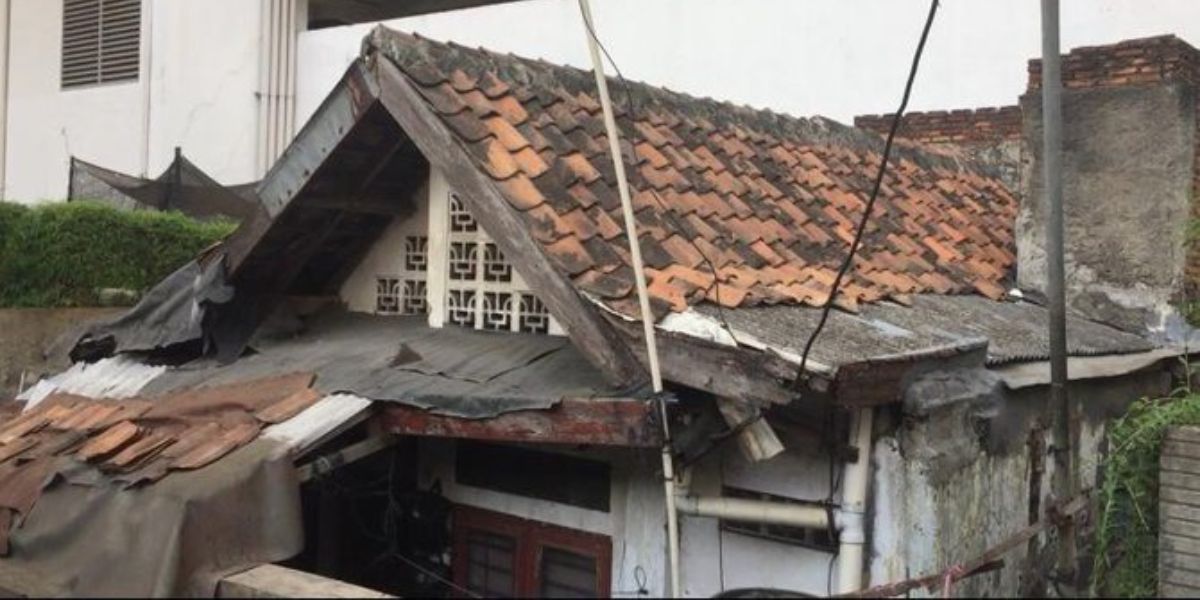 Cerita Rumah Reyot Terjepit Apartemen Mewah di Tengah Jakarta