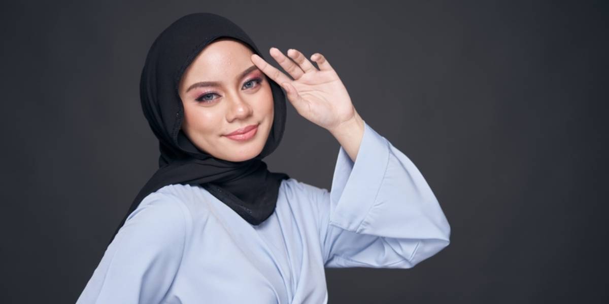 4 Cara Bikin Rambut Wangi Seharian Meski Tertutup Hijab