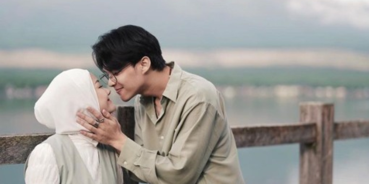 Vibes bak Drama Korea, Begini Potret Romantis Dinda Hauw dan Rey Mbayang Liburan ke Jepang