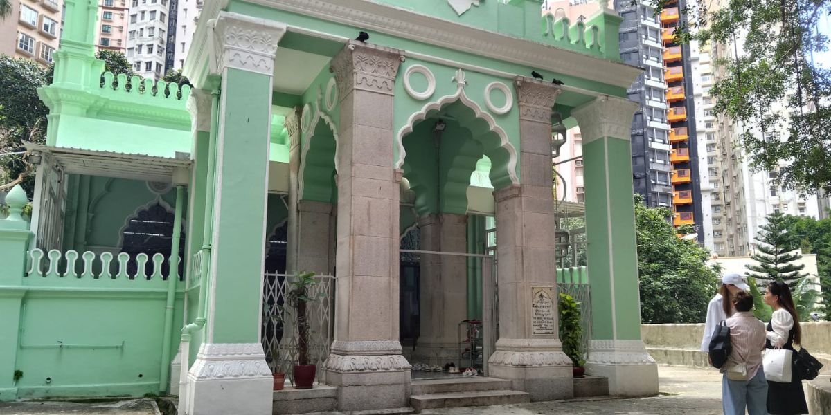 Mengunjungi Masjid Jamia, Rumah Allah SWT Pertama di Hong Kong