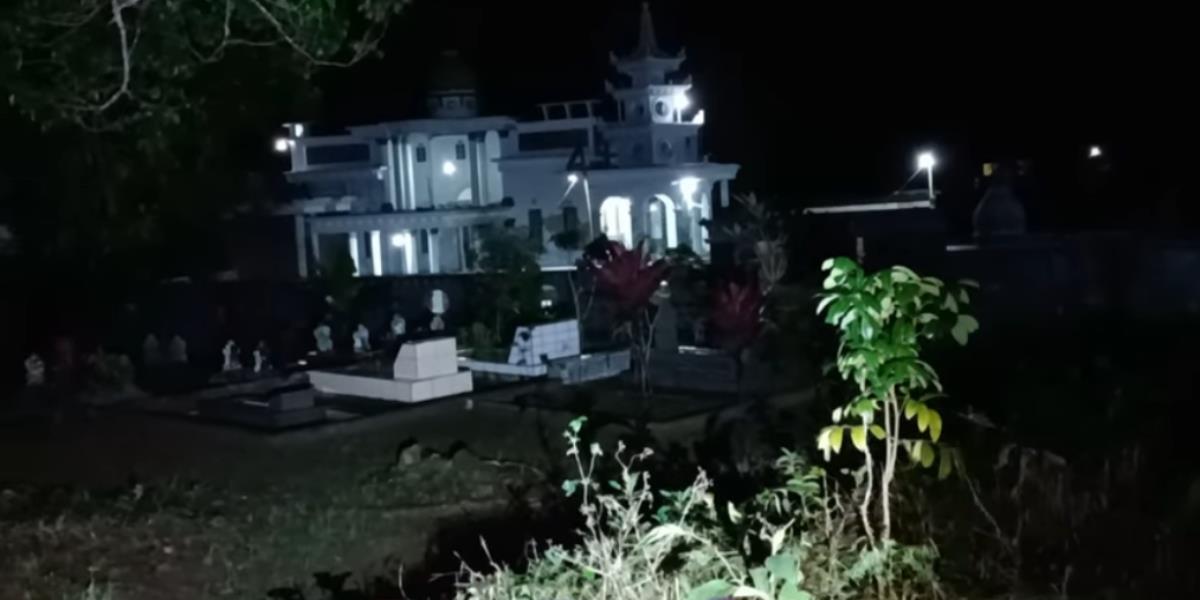Viral! Penampakan Rumah Mewah bak Istana Megah Senilai Rp5 Miliar di Kuburan, Punya 12 Kamar dan Kolam Renang