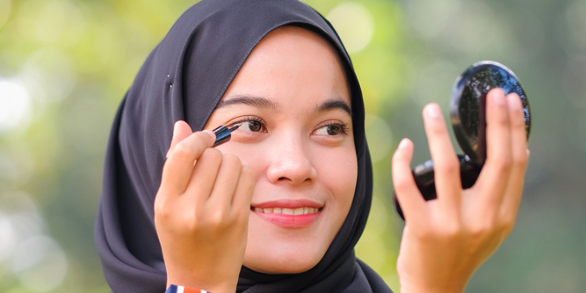 Cara 'Satset' Bikin Mata Memukau dengan Pulasan Eyeliner Tipis