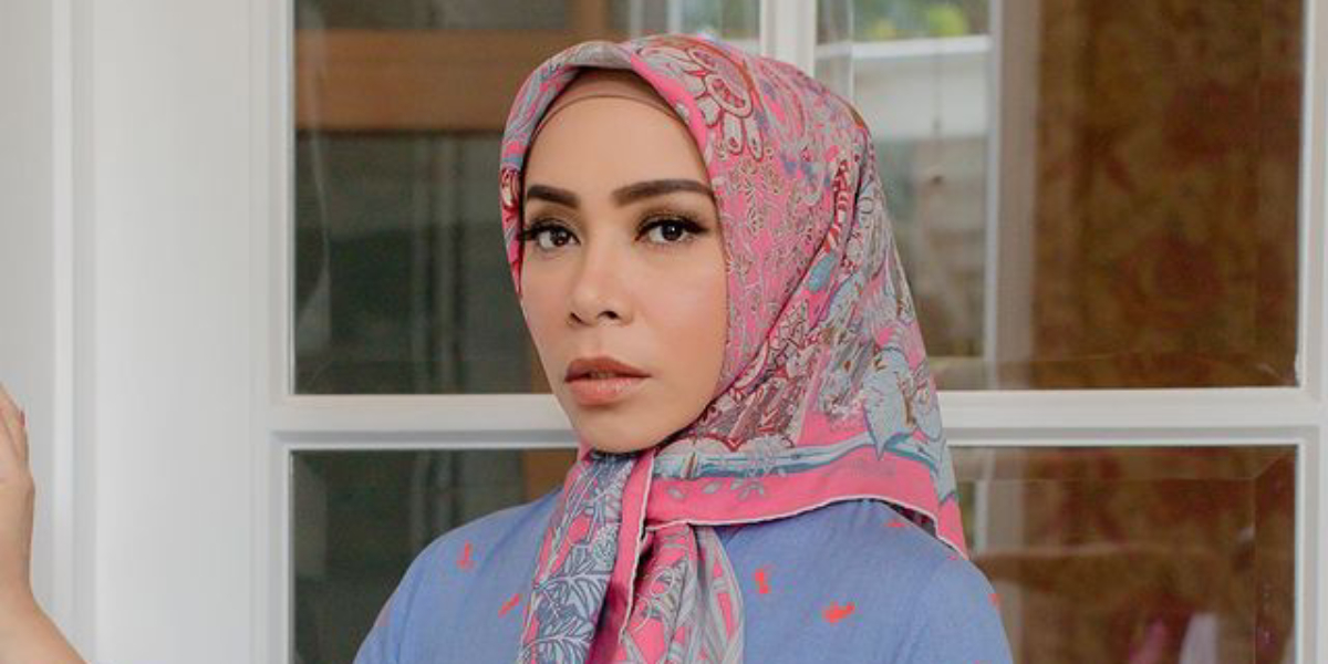 Dipulas Dramatic Glam Makeup, Melly Goeslaw Dipuji Seperti Usia 20-an