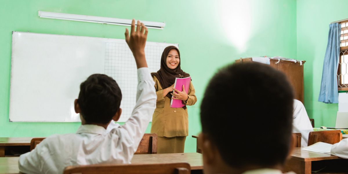 Membandingkan Gaji Guru di Indonesia, Singapura dan Vietnam