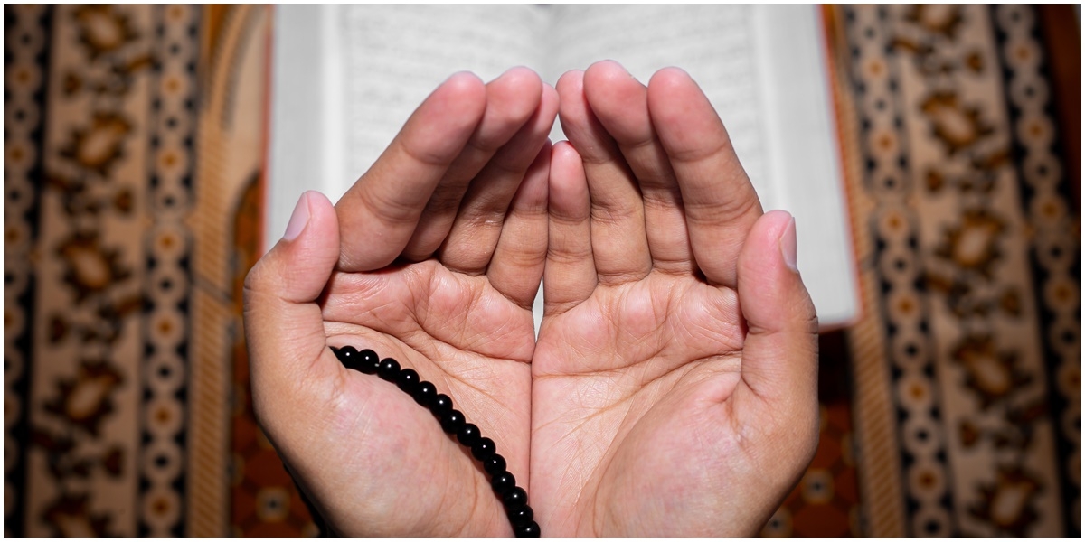 Bacaan Doa Meminta Rezeki yang Halal Kepada Allah SWT - Doa Harian Islami