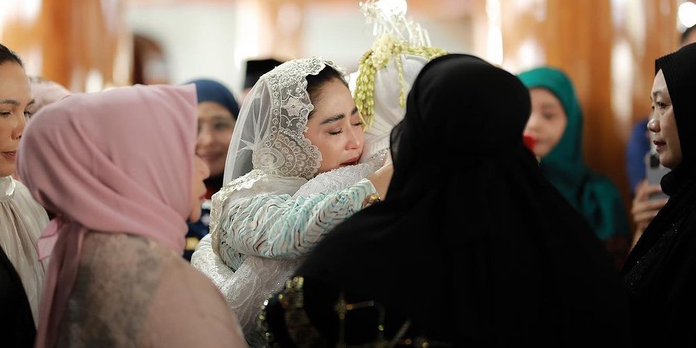 Sempat Berseteru, Momen Dewi Perssik Hadir Penikahan Rosa Meldianti