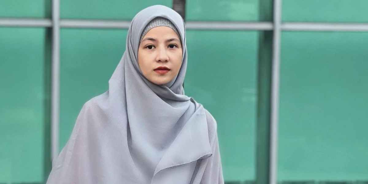 Tutorial Hijab Instan Natasha Rizky, Tampilan Bernuansa Syari
