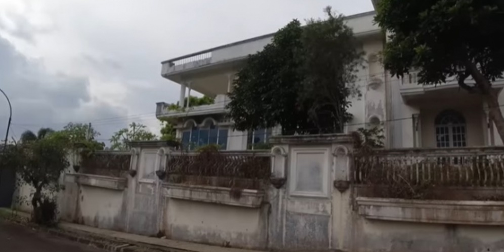 Rumah Mewah yang Dijuluki `Istana Putih` Ini Dijual Seharga Rp20 Miliar, Kini Terbengkalai Sisakan Aura Mencekam