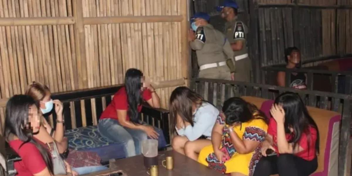 Pulang Haji, Jemaah Wanita Pemilik Warung di Kalimantan Ditangkap Polisi, Diduga Sediakan Layanan 'Tambahan' Bertarif Rp300 Ribu